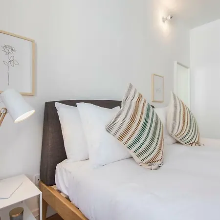 Lovelystay - Wide & Bright 4 Families Apartment Lisbon