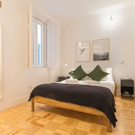 Lovelystay - Wide & Bright 4 Families Apartment *