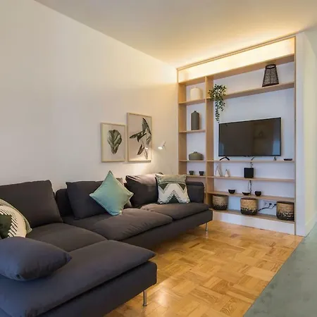 Lovelystay - Wide & Bright 4 Families Apartment *