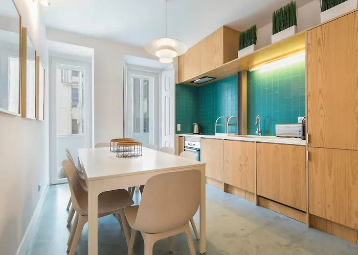 Апартаменти Lovelystay - Wide & Bright 4 Families Лісабон