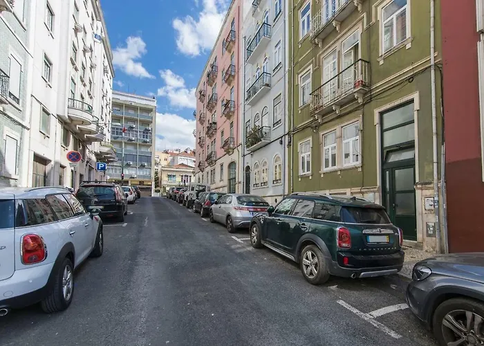 Апартаменти Lovelystay - Wide & Bright 4 Families *