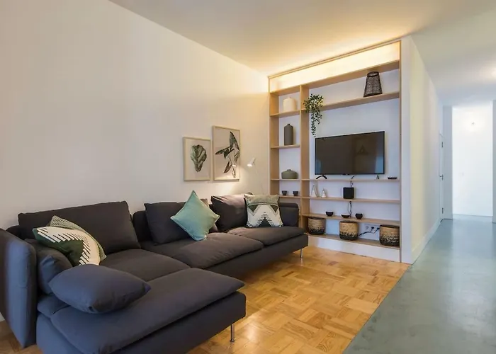 Lovelystay - Wide & Bright 4 Families Апартаменти *