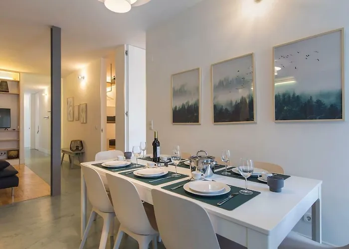 Lovelystay - Wide & Bright 4 Families