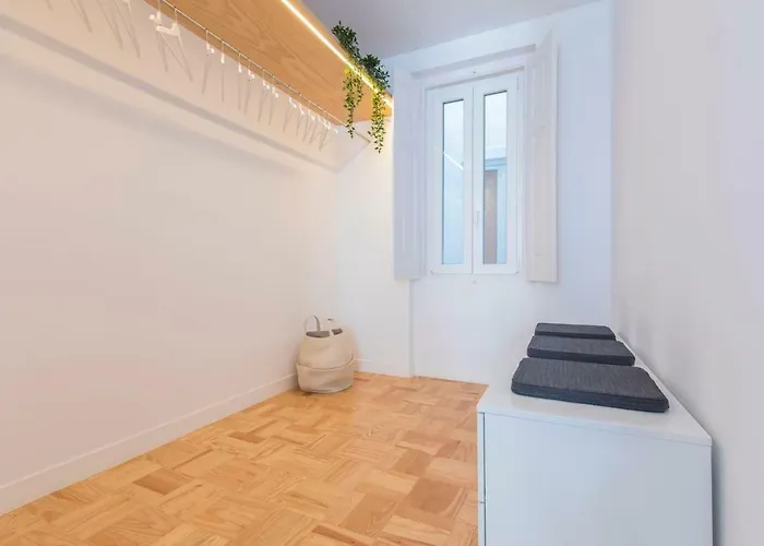 Lovelystay - Wide & Bright 4 Families