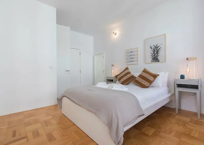 Lovelystay - Wide & Bright 4 Families Лісабон