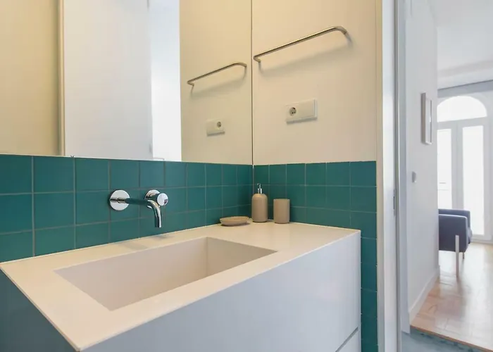 Апартаменти Lovelystay - Wide & Bright 4 Families