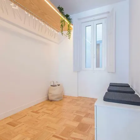 Lovelystay - Wide & Bright 4 Families